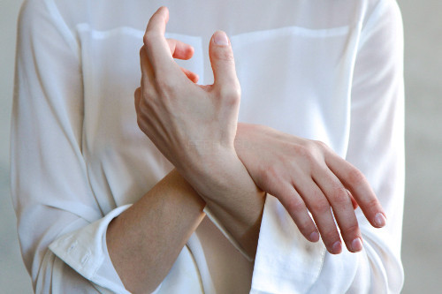 Biały dermatografizm w AZS