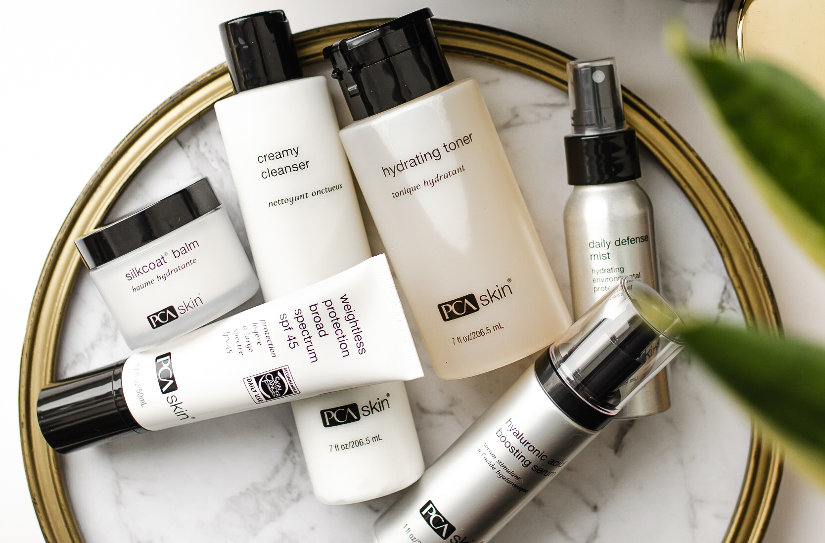Różne rodzaje produktów z oferty zabiegowej i pielęgnacyjnej PCA Skin.